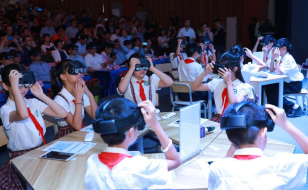 经历智慧的碰撞正是一种相互启示点燃火焰的沟通学习