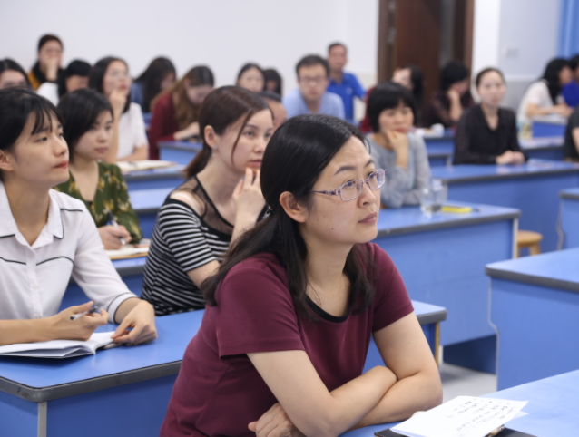 教育家精力为引领深化教师办理点评变革用数字化赋能教师成长