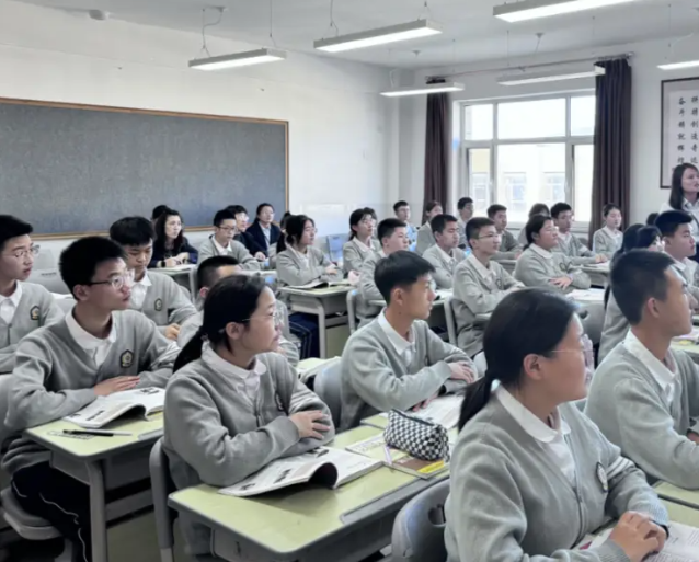 构建全域掩盖的资源流转体系建成五级贯通的智慧教育服务体系