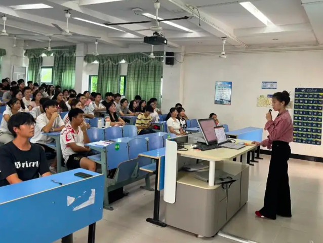 了解与关心学生将管理育人服务育人落到实处服务于学生的全面